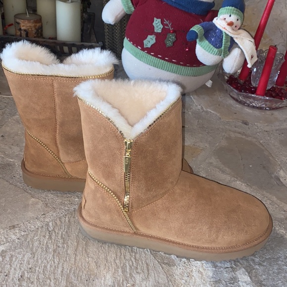 Uggs - Picture 2 of 4